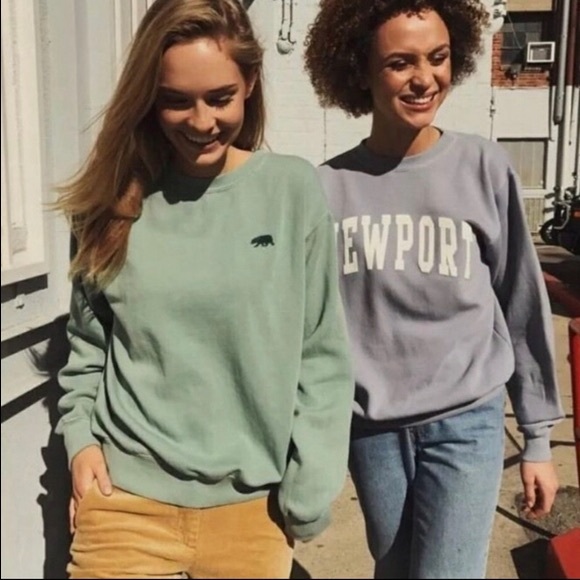 Brandy melville erica bear green crewneck sweater - Picture 2 of 11
